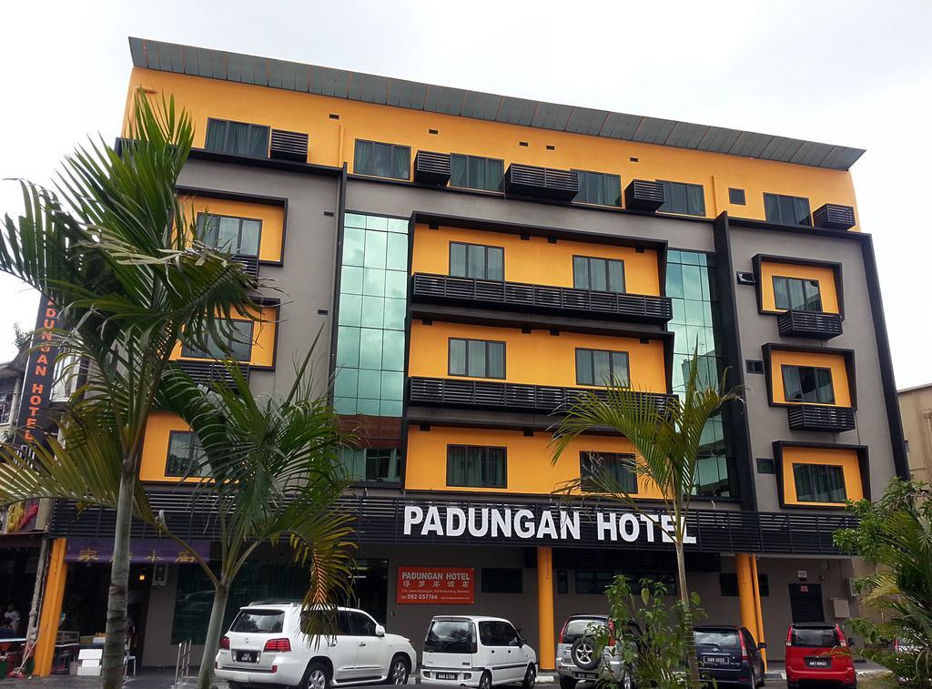 Padungan Hotel Kuching Exterior foto